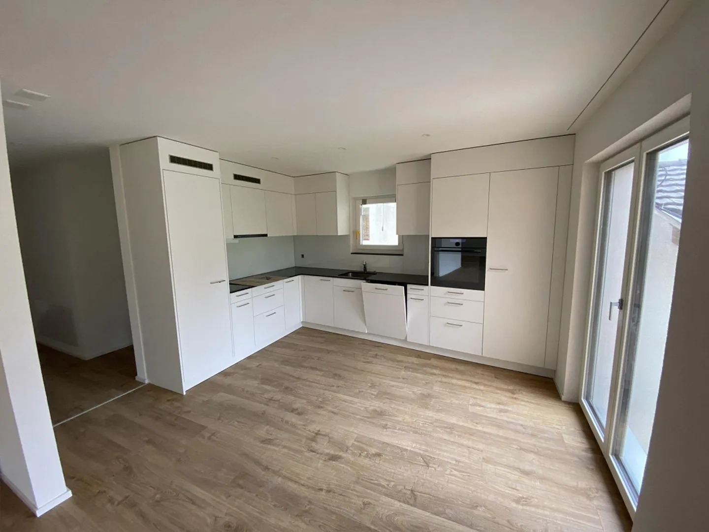 Moderne 4.5 Zimmerwohnung - Foto 3 von 12