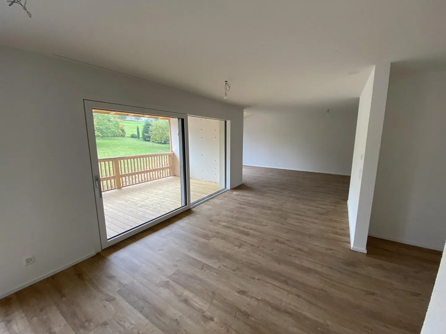 Moderne 4.5 Zimmerwohnung - Foto 4 von 12