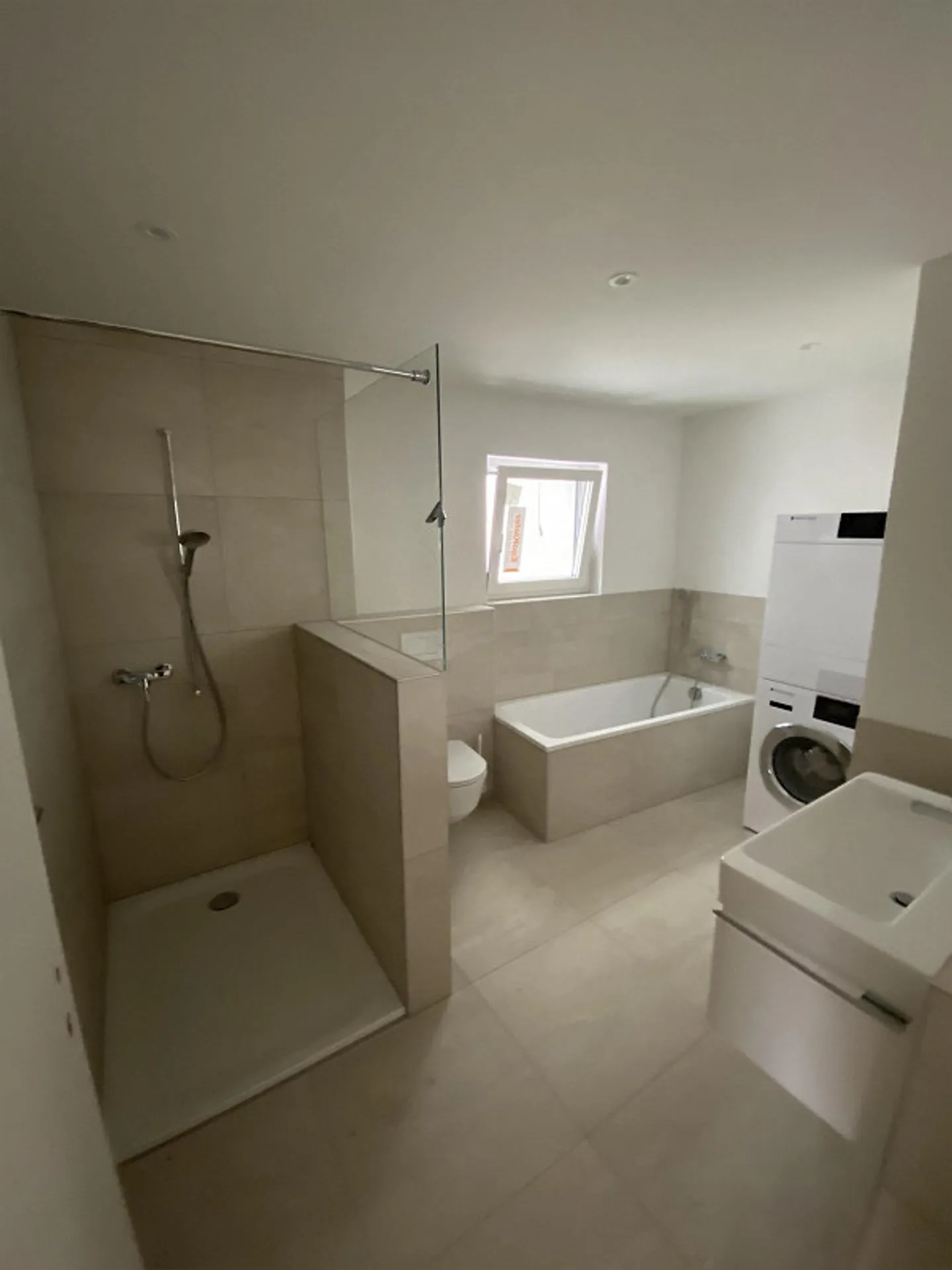 Moderne 4.5 Zimmerwohnung - Foto 8 von 12