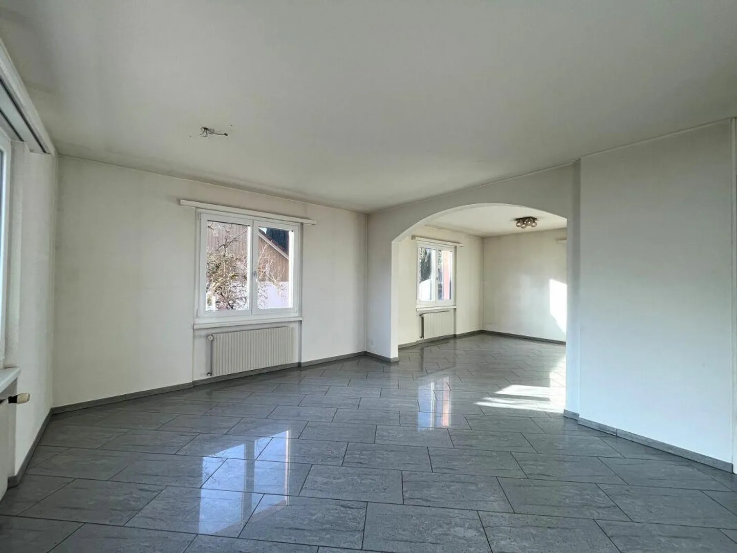 Single-family house with stream access - Photo 4 of 20