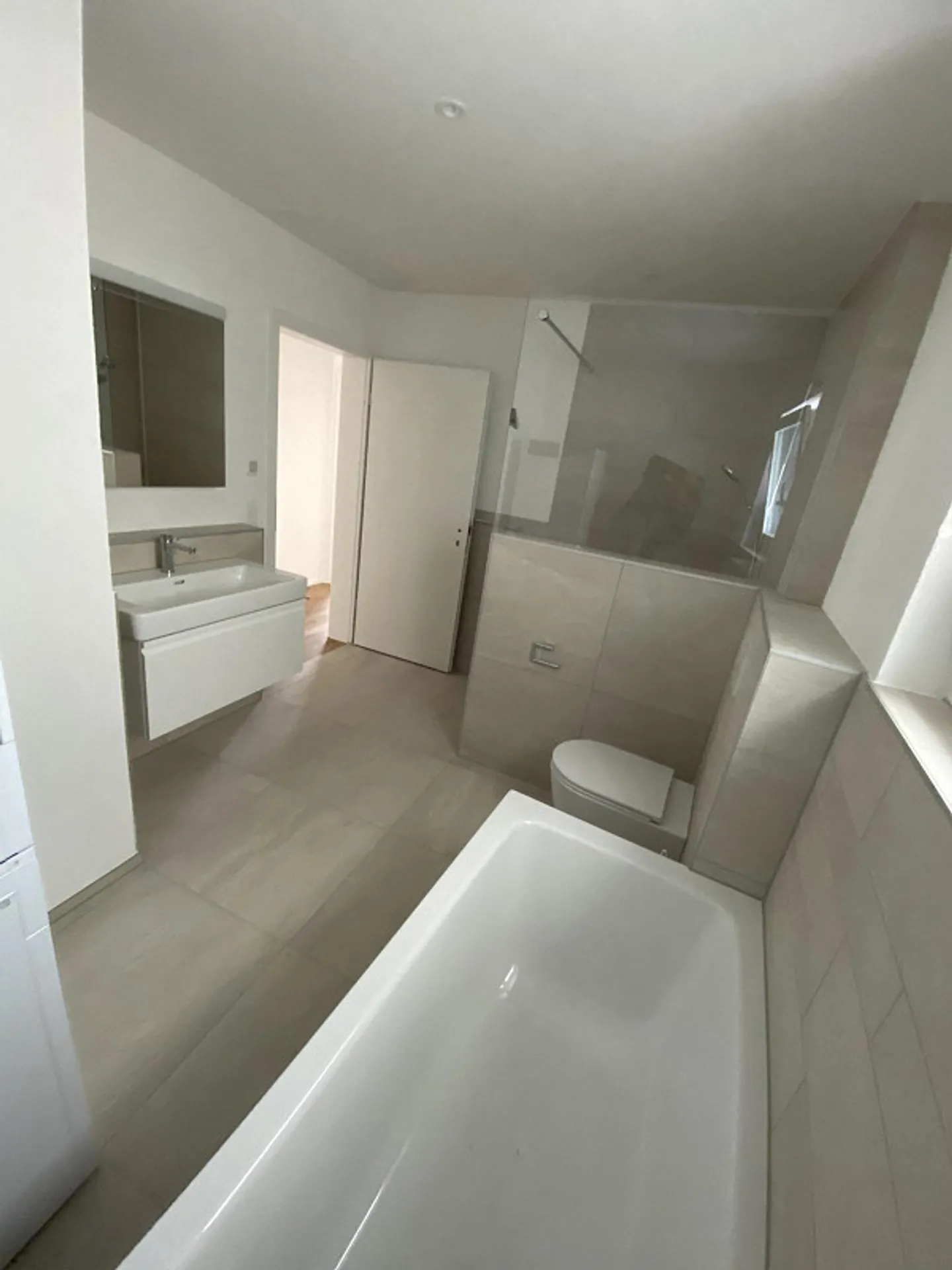 Moderne 4.5 Zimmerwohnung - Foto 9 von 12