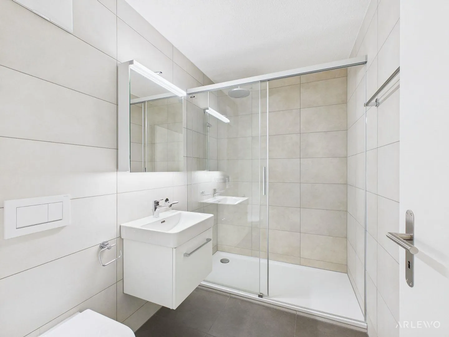 Central living, enjoying the sun, experiencing the view - Photo 11 of 13