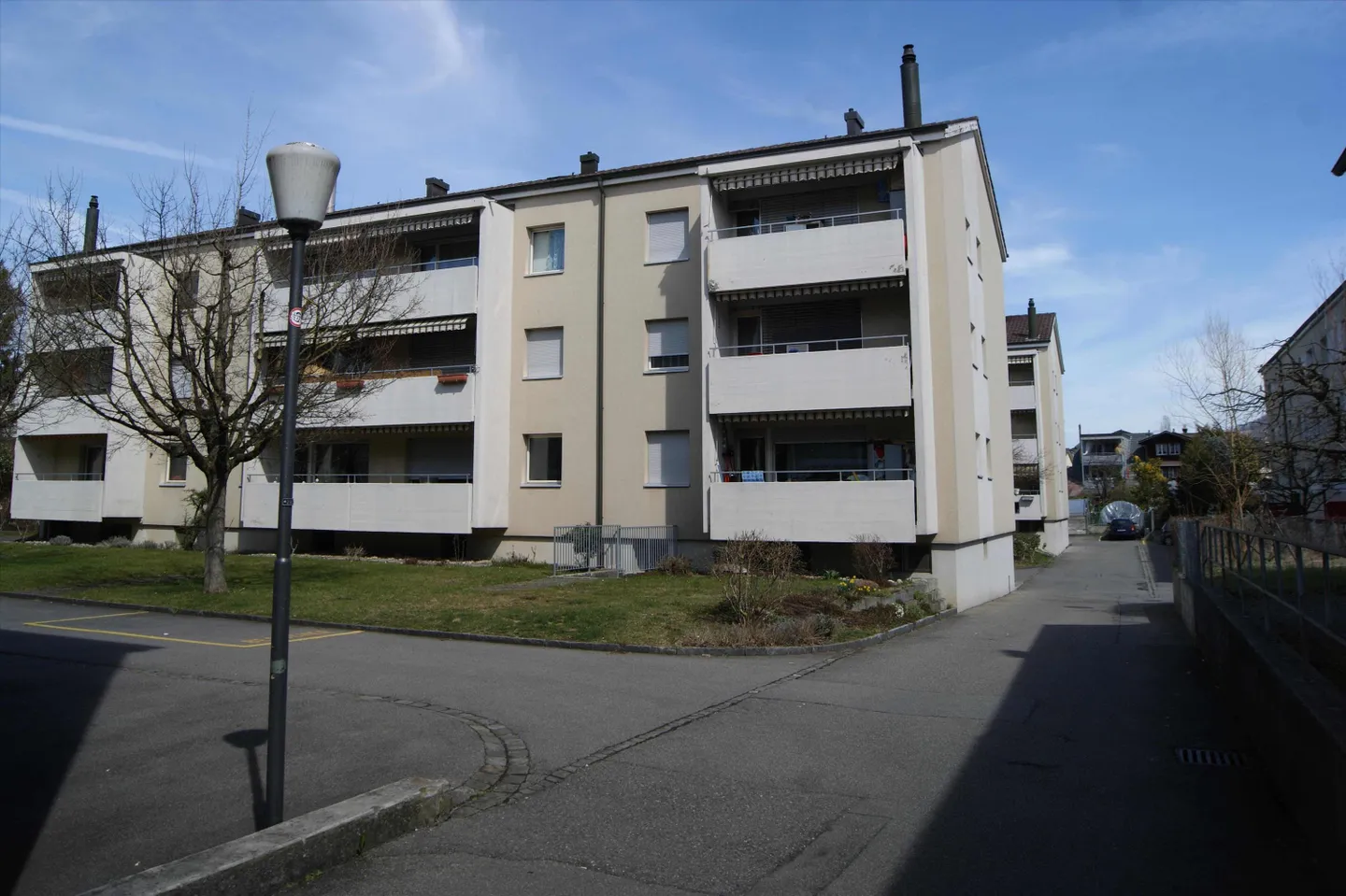 Appartement de 4.5 pièces dans un quartier calme - Photo 2 sur 8