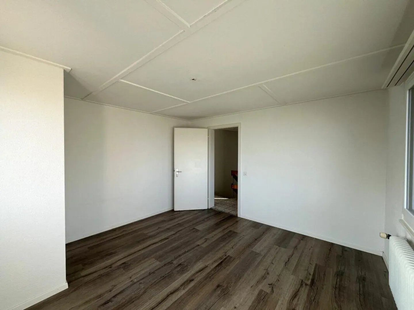 Single-family house with stream access - Photo 8 of 20