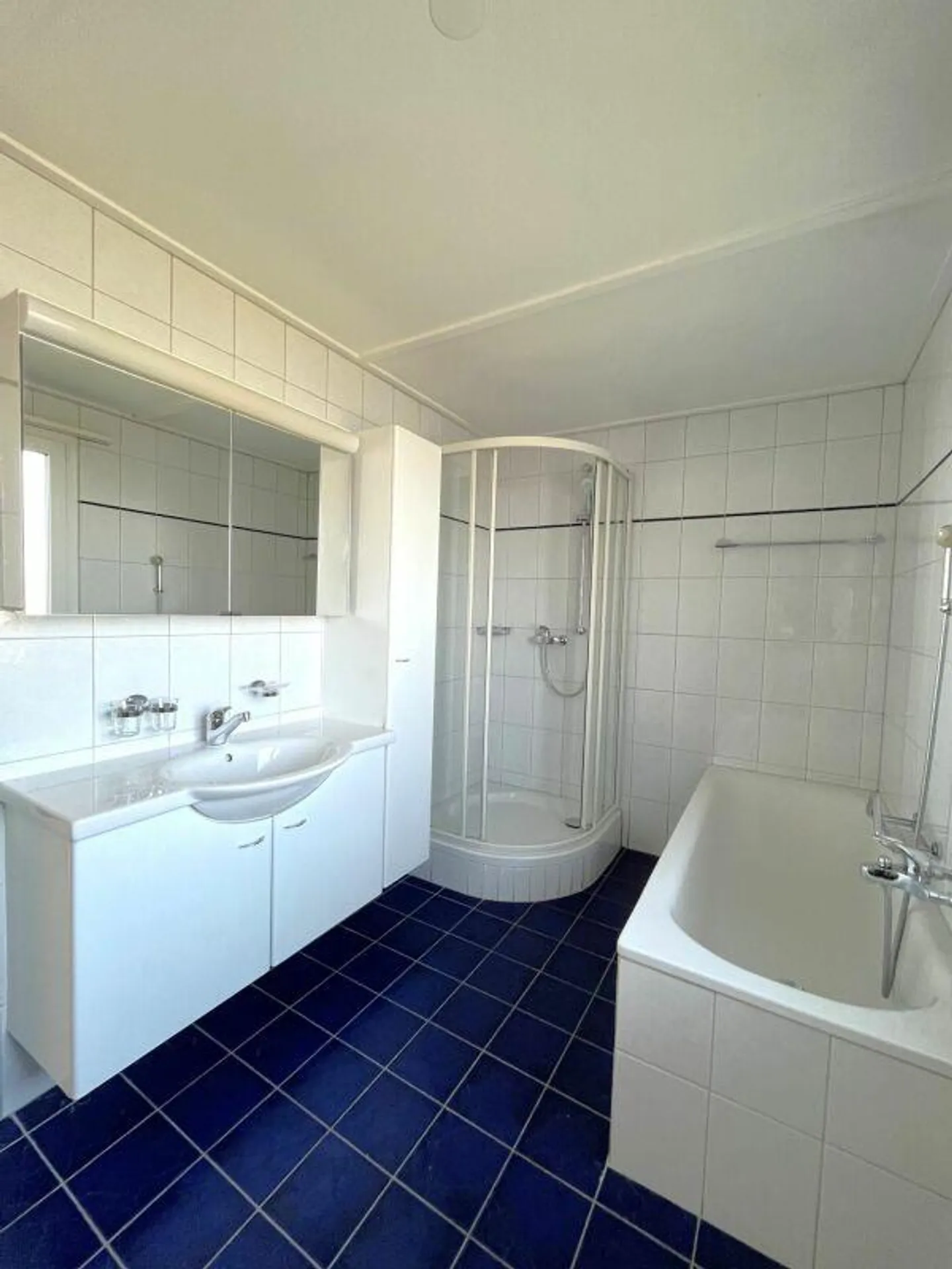 Single-family house with stream access - Photo 9 of 20