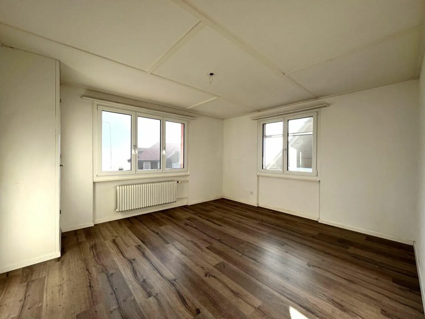 Single-family house with stream access - Photo 10 of 20