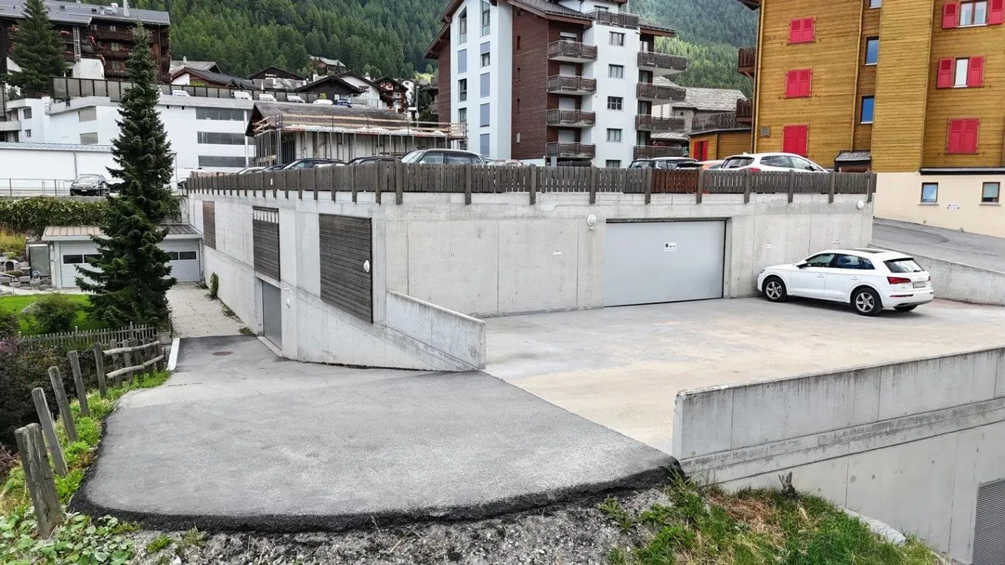 Parking Premium au Centre du Village de Grächen - Photo 4 sur 8