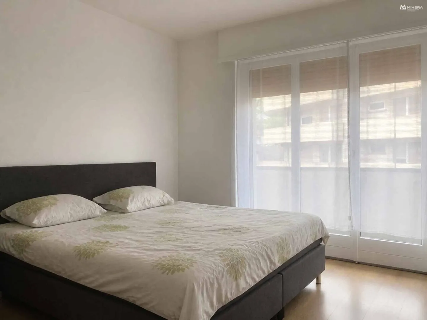Spacious Apartment with Balconies - Photo 3 of 5
