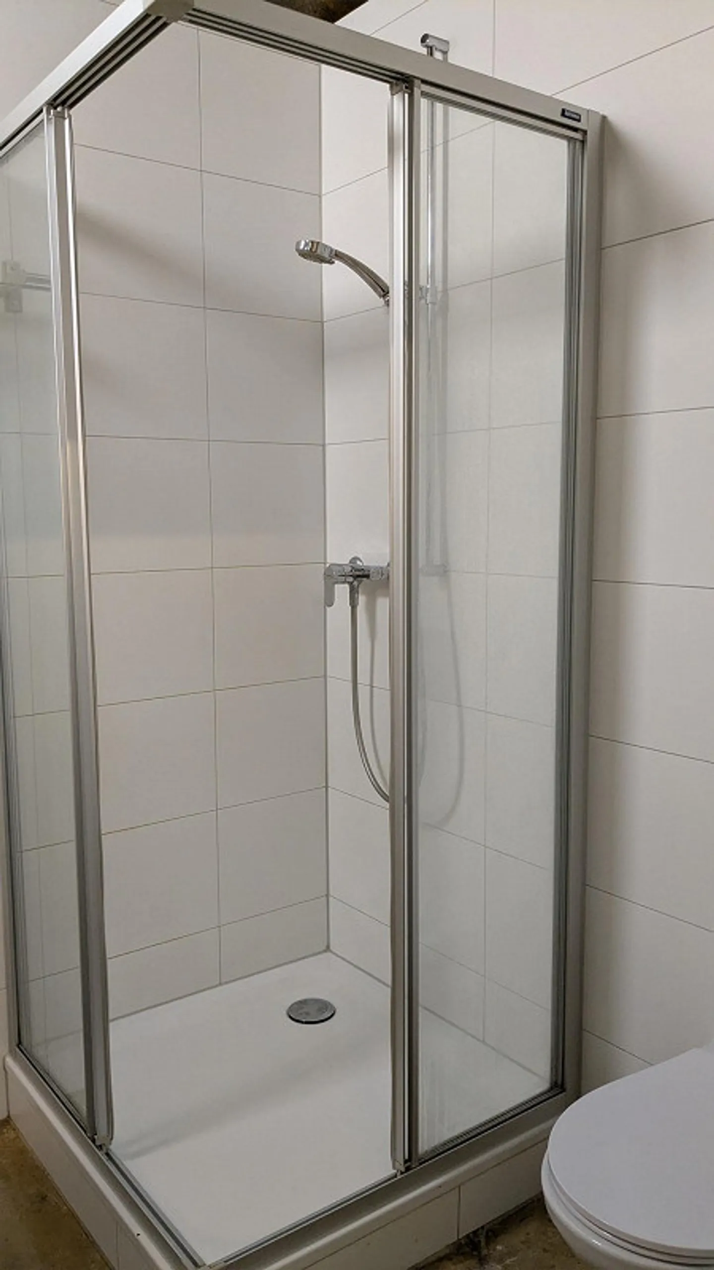 Holzhäuschen im Chalet-Stil mit repräsentativer Aussenterrasse - Foto 5 von 5