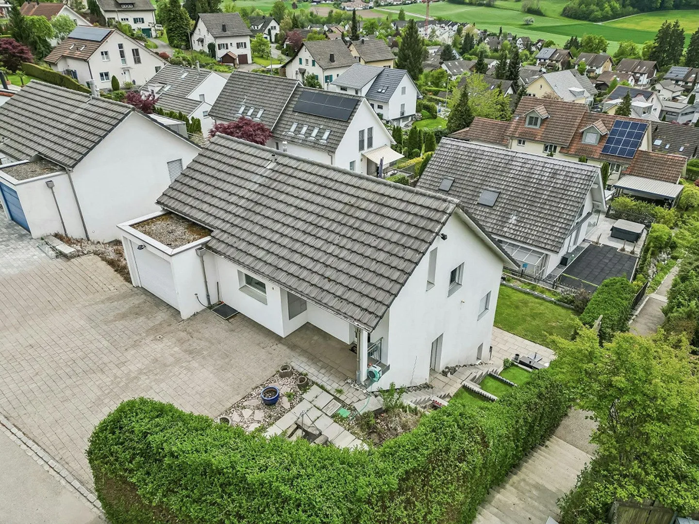 Casa unifamiliare di 5,5 stanze in posizione elevata e ricercata con giardino - Foto 5 di 13
