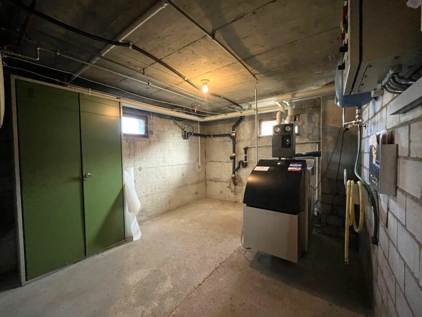 Single-family house with stream access - Photo 16 of 20