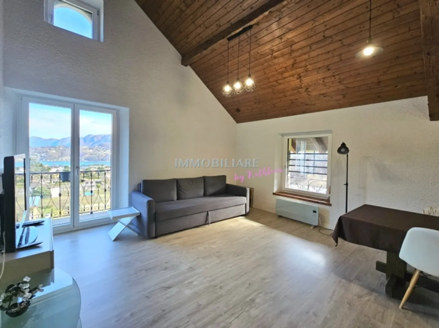 "Villa ticinese ristrutturata, con vista lago, giardino e appartamento in mansarda" - Foto 12 di 15