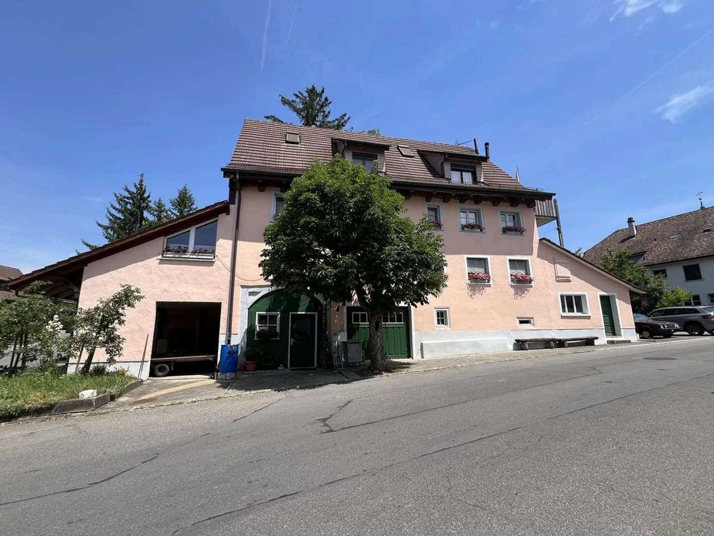 Renditeobjekt mit 3 Mietwohnungen - Foto 1 von 9