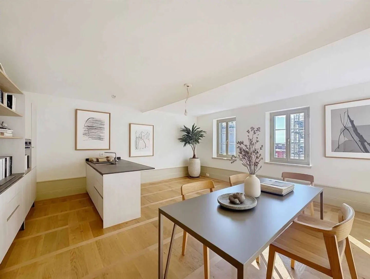 Ultimo piano - Spazioso 3.5 locali 99 m2 + soffitta in un edificio antico ristrutturato - Foto 2 di 10