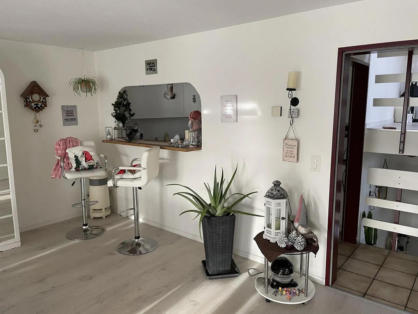 Well-maintained living spaces with a lot of charm! - Photo 3 of 10