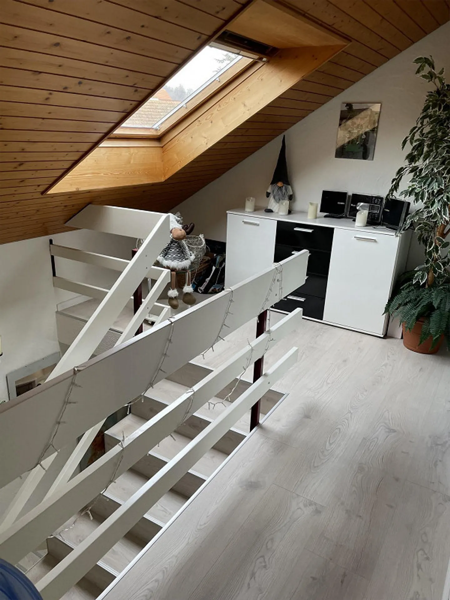 Well-maintained living spaces with a lot of charm! - Photo 6 of 10