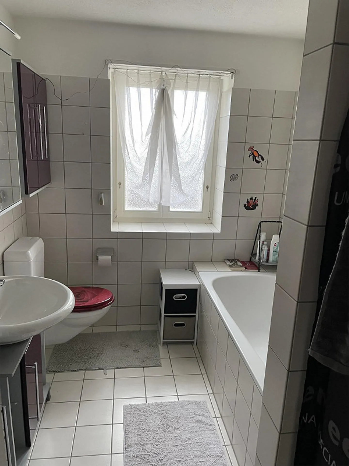 Well-maintained living spaces with a lot of charm! - Photo 8 of 10