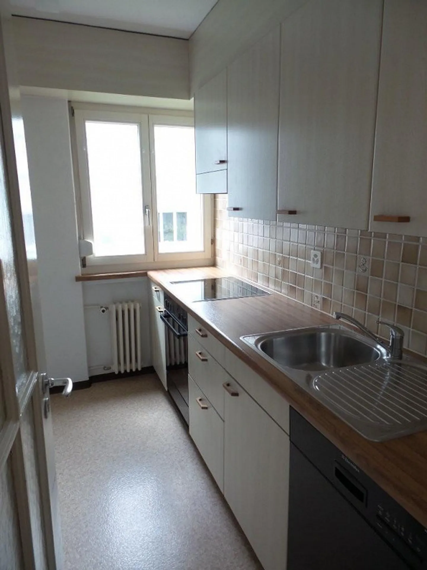 Apartment for rent in a quiet and central location - Photo 2 of 7