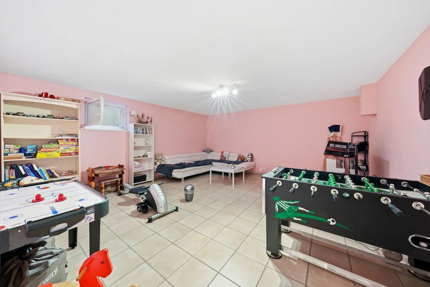 Spacious Single-Family Villa - Photo 9 of 9