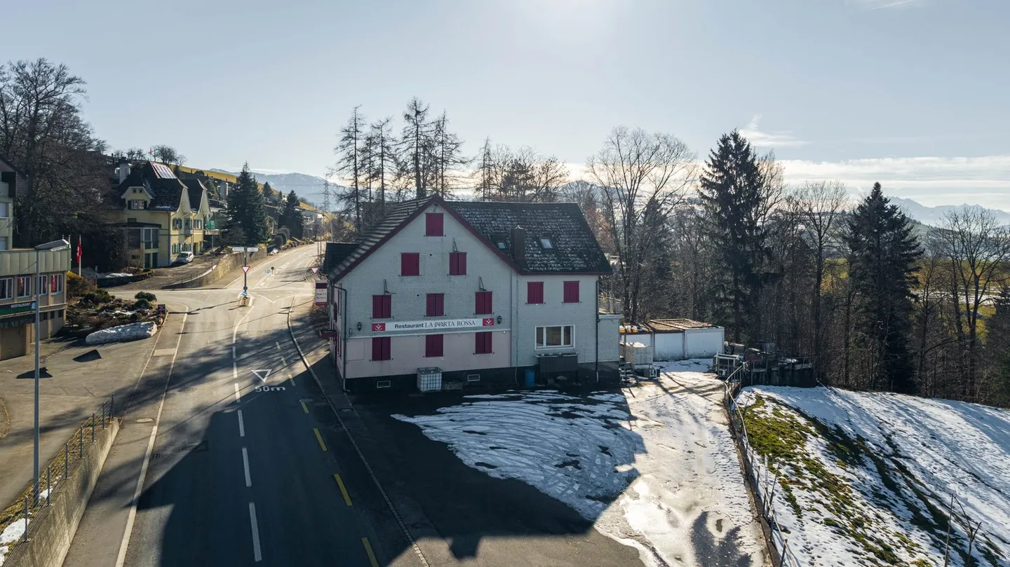 Rough Diamond in Edlibach – Multi-Family House with Potential - Photo 1 of 7