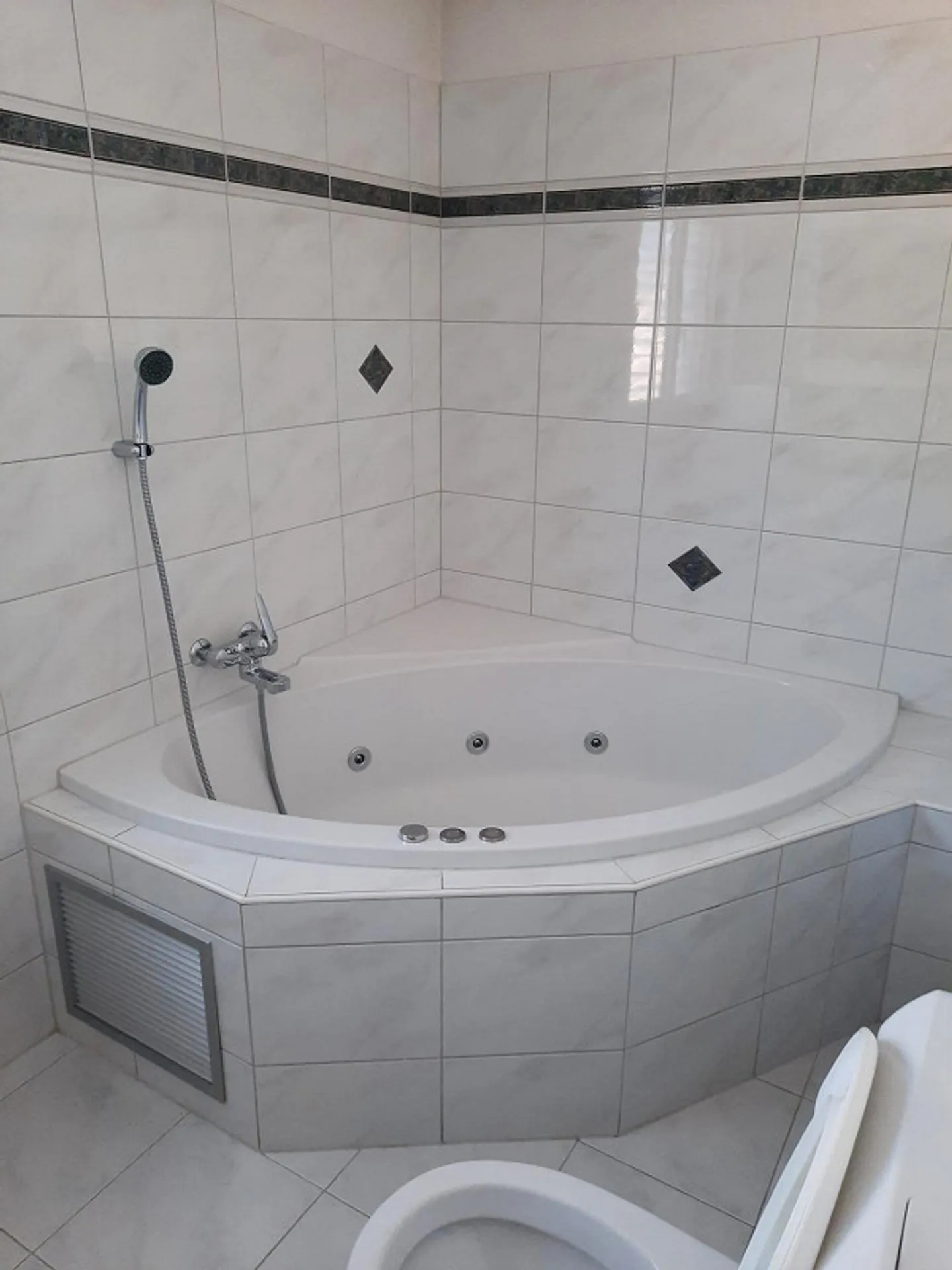 Appartement au rez-de-chaussée 4 1/2 pièces - Photo 5 sur 11