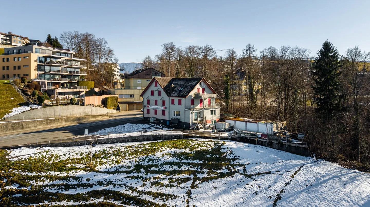 Rough Diamond in Edlibach – Multi-Family House with Potential - Photo 2 of 7