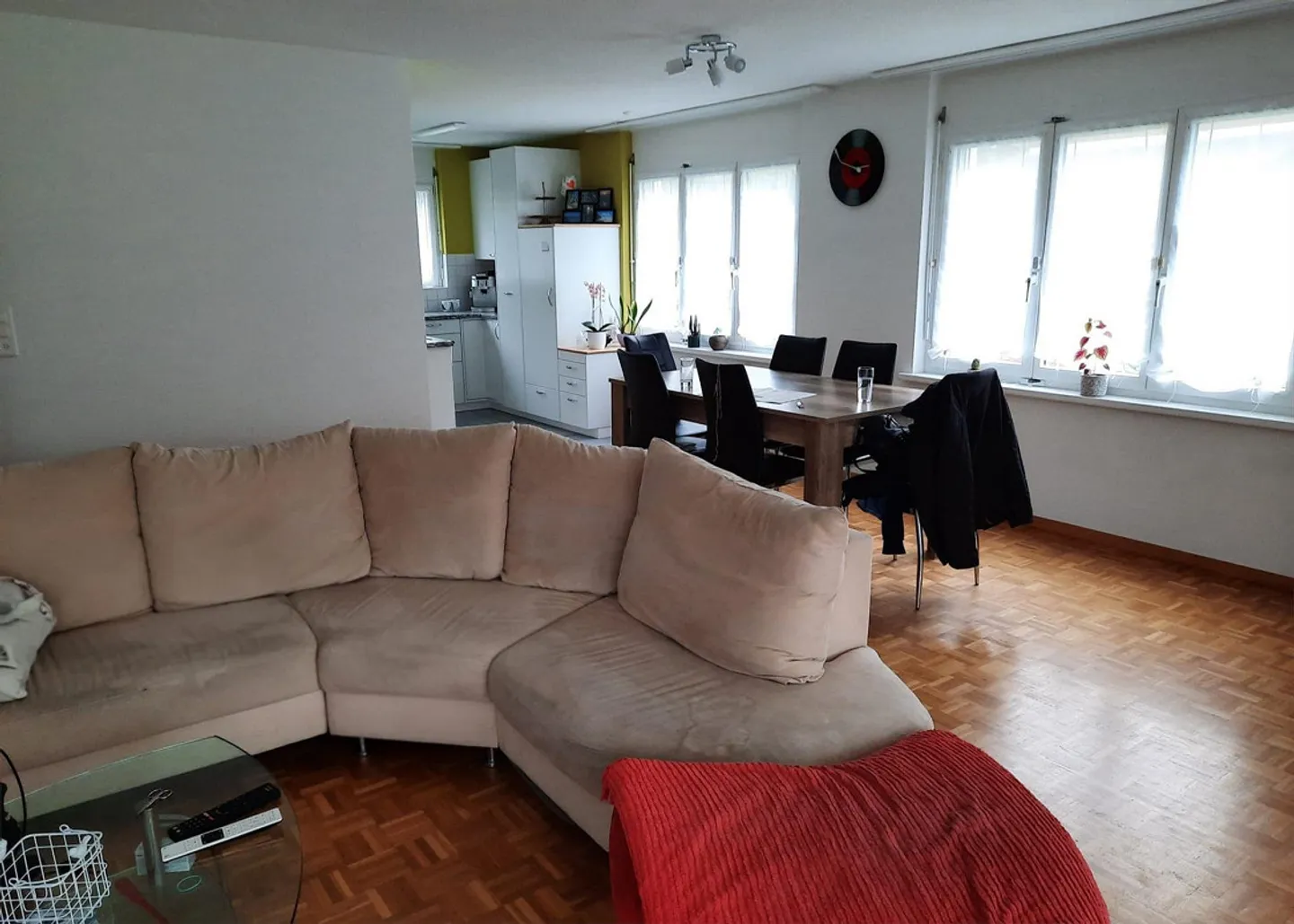 Appartement au rez-de-chaussée 4 1/2 pièces - Photo 2 sur 11
