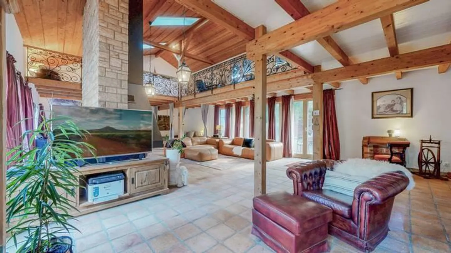 Charming and Diverse - Multi-Generational House with Horse Stable - Photo 7 of 9