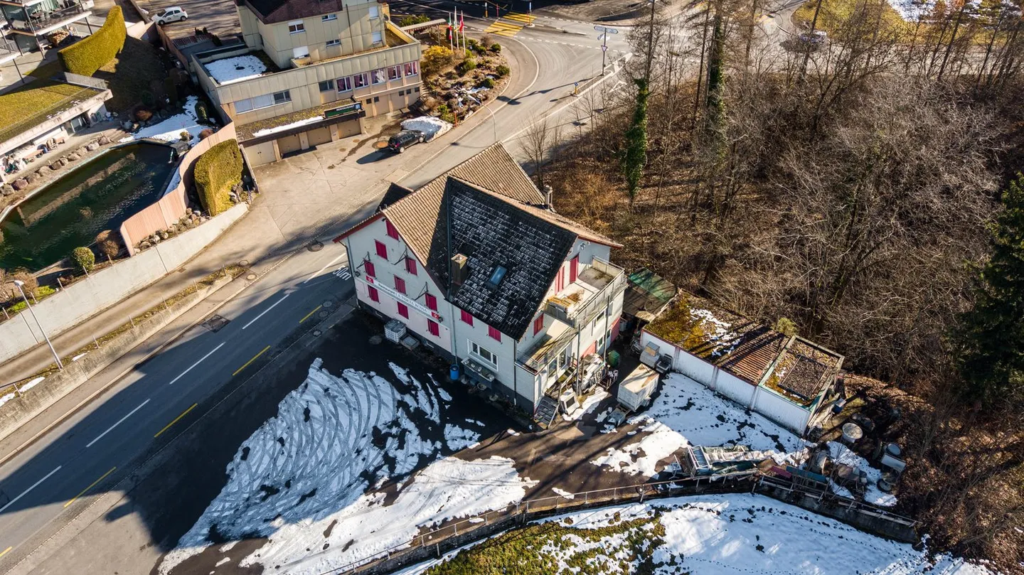 Rough Diamond in Edlibach – Multi-Family House with Potential - Photo 3 of 7