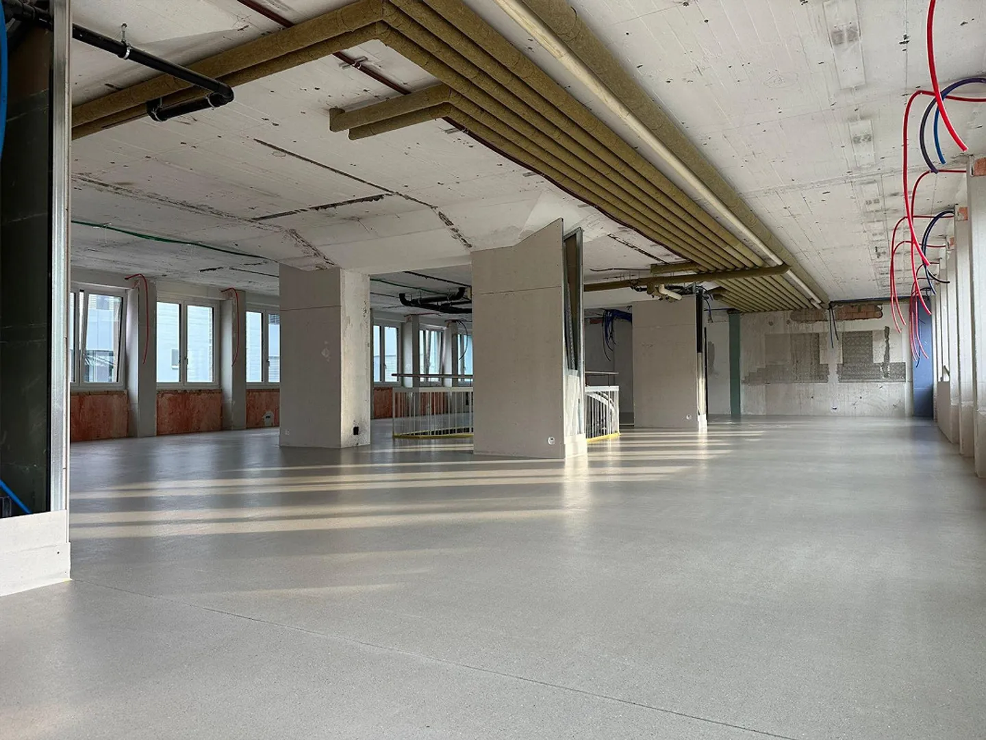 Attrazione superficie commerciale con grande ingresso in posizione centrale L... - Foto 4 di 7