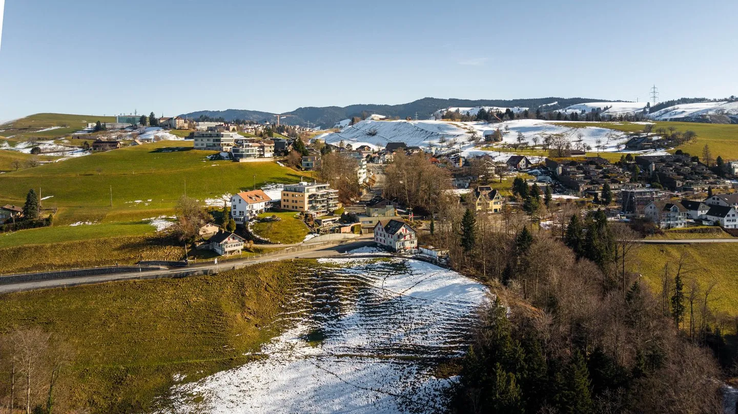 Rough Diamond in Edlibach – Multi-Family House with Potential - Photo 6 of 7