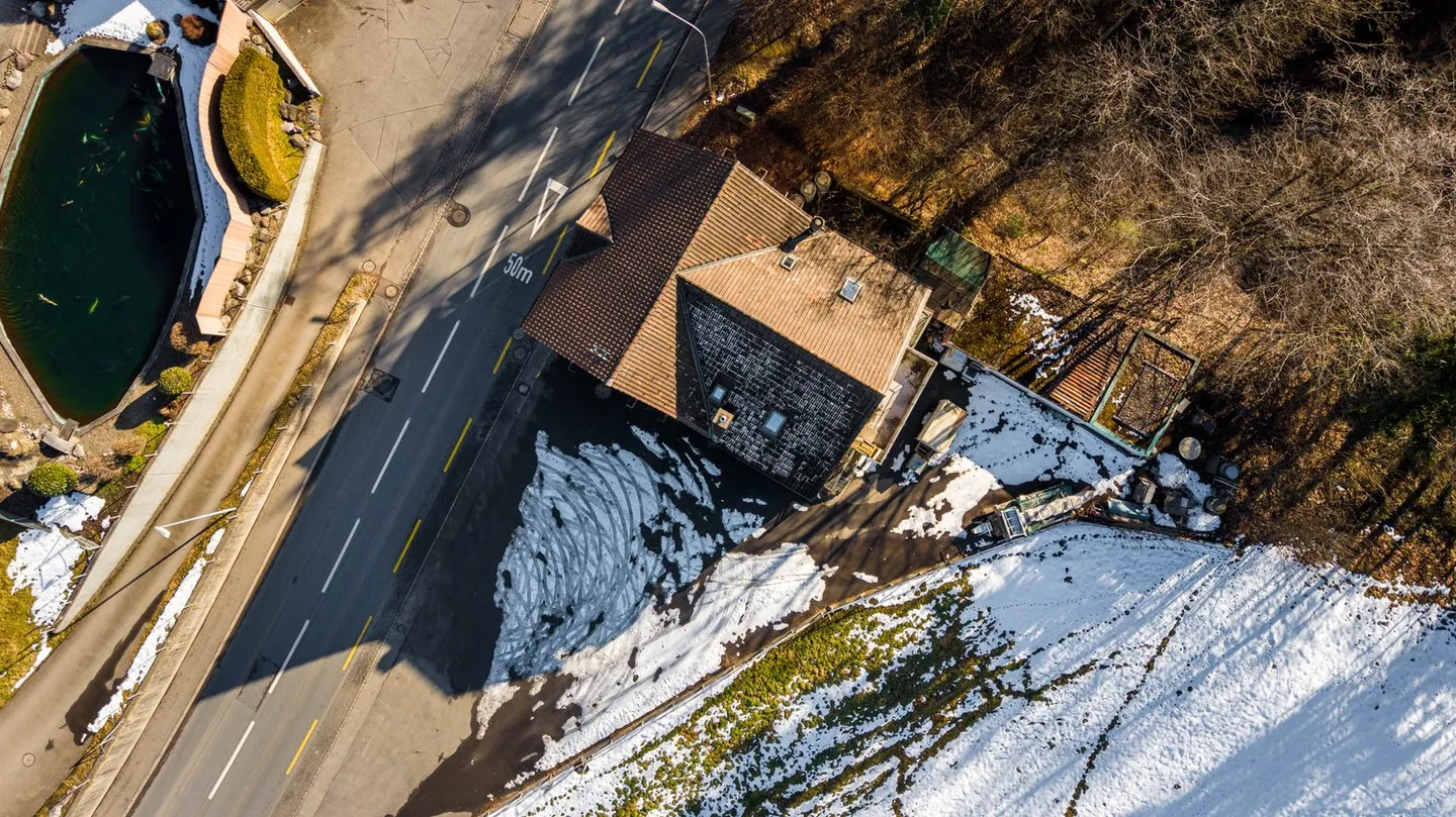 Rough Diamond in Edlibach – Multi-Family House with Potential - Photo 7 of 7