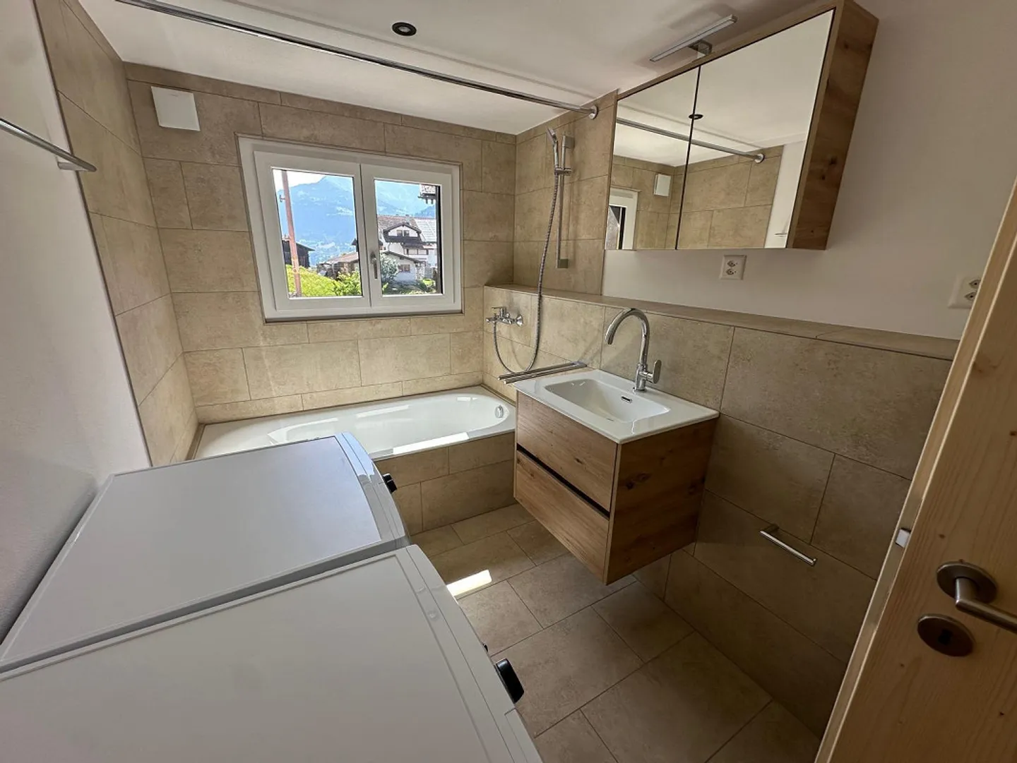 Modernes Apartment in Rueun GR - Foto 2 von 16