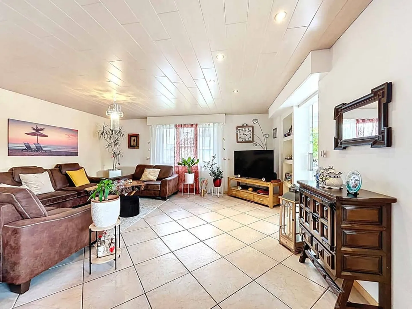 Charming 4.5-room villa, converted into 5.5 with additional bedroom - Photo 3 of 12