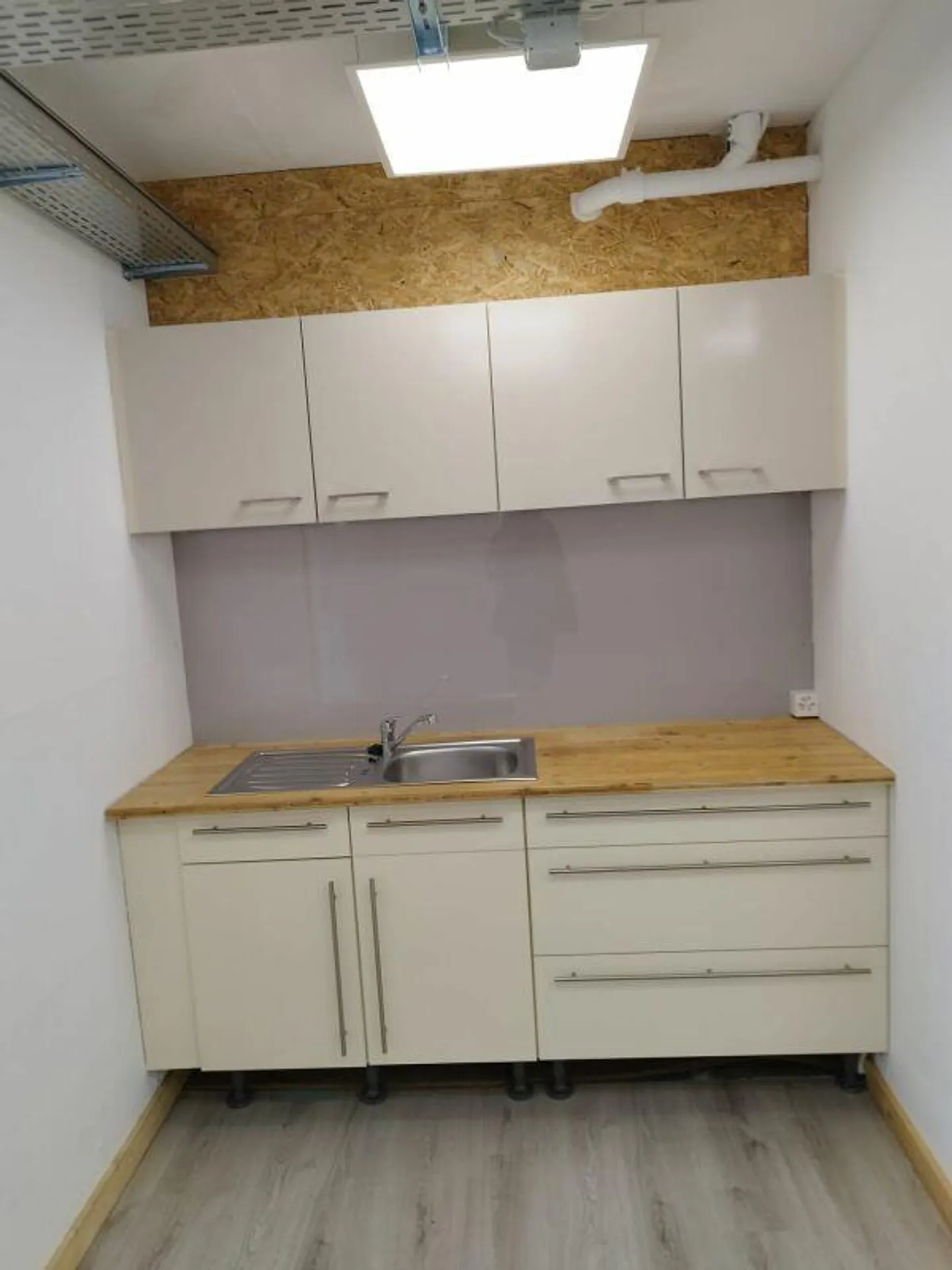 Commercial/Office/Warehouse in Binningen - Photo 14 of 17