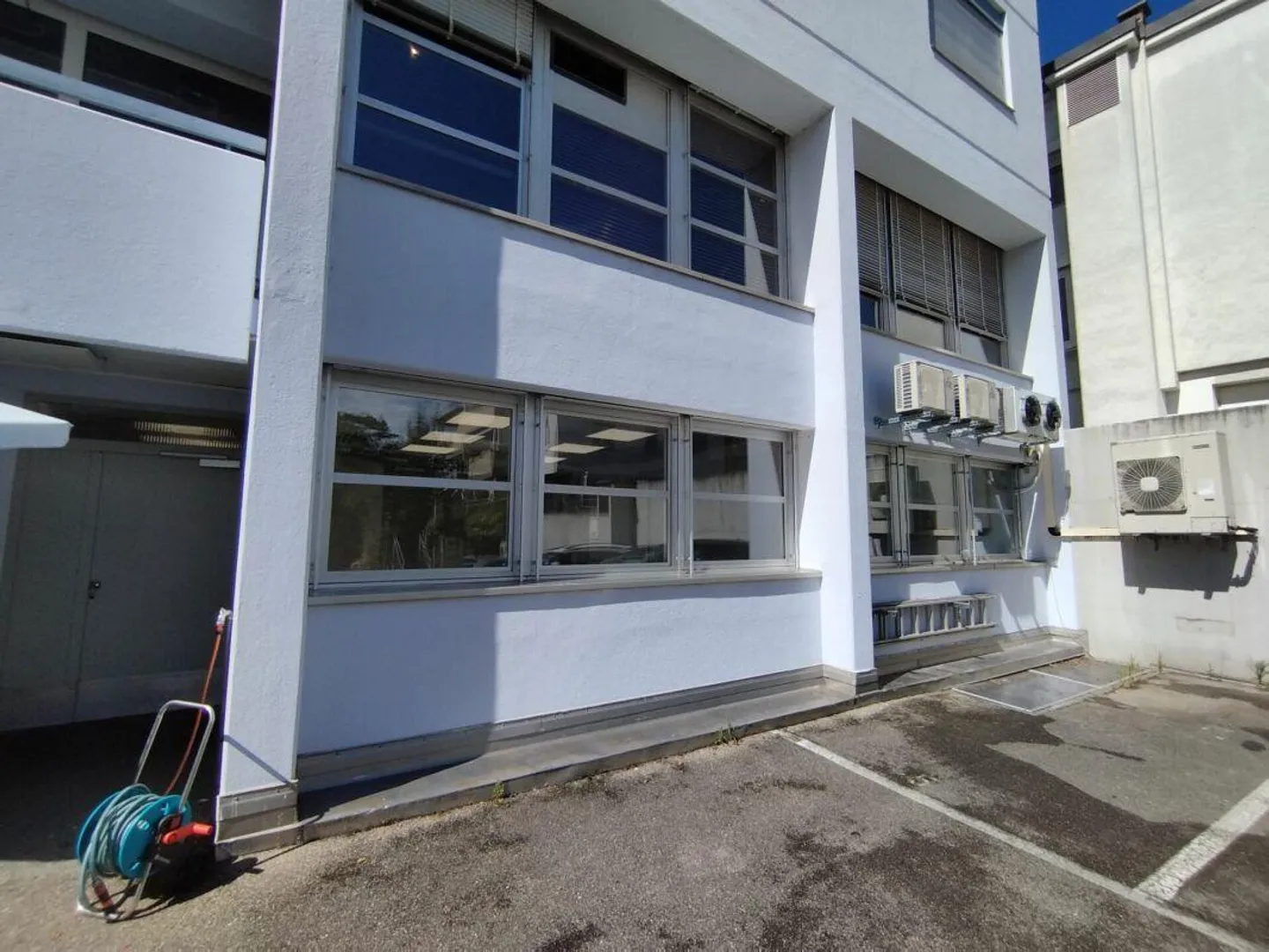 Commercial/Office/Warehouse in Binningen - Photo 17 of 17