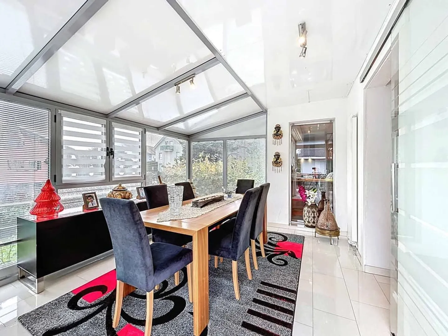 Charming 4.5-room villa, converted into 5.5 with additional bedroom - Photo 5 of 12