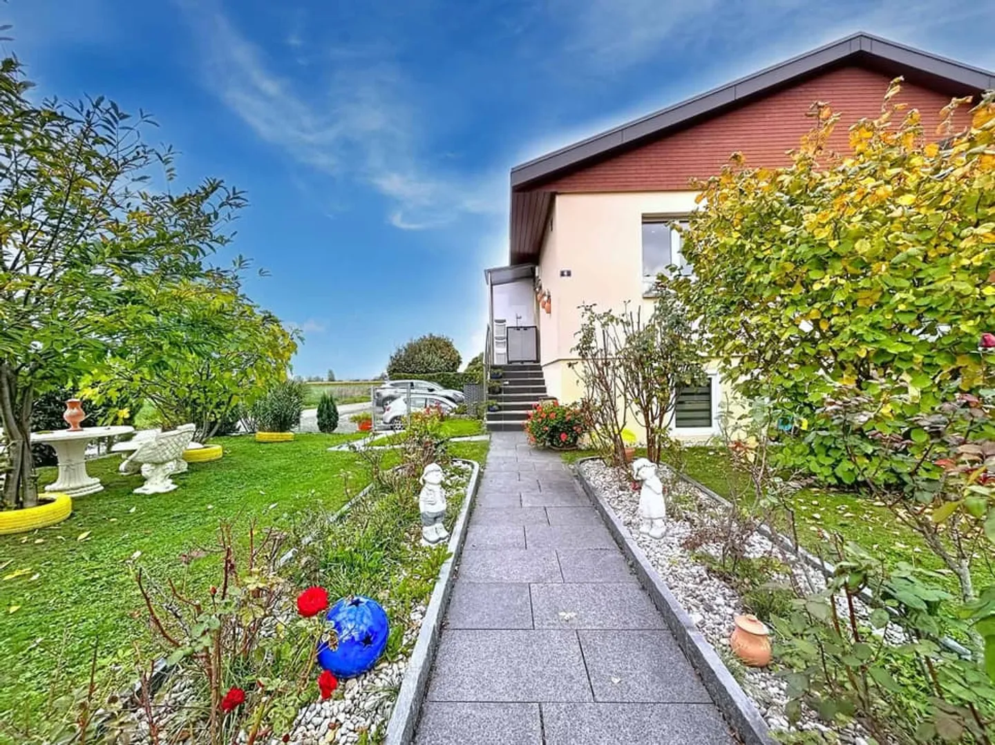 Charming 4.5-room villa, converted into 5.5 with additional bedroom - Photo 2 of 12