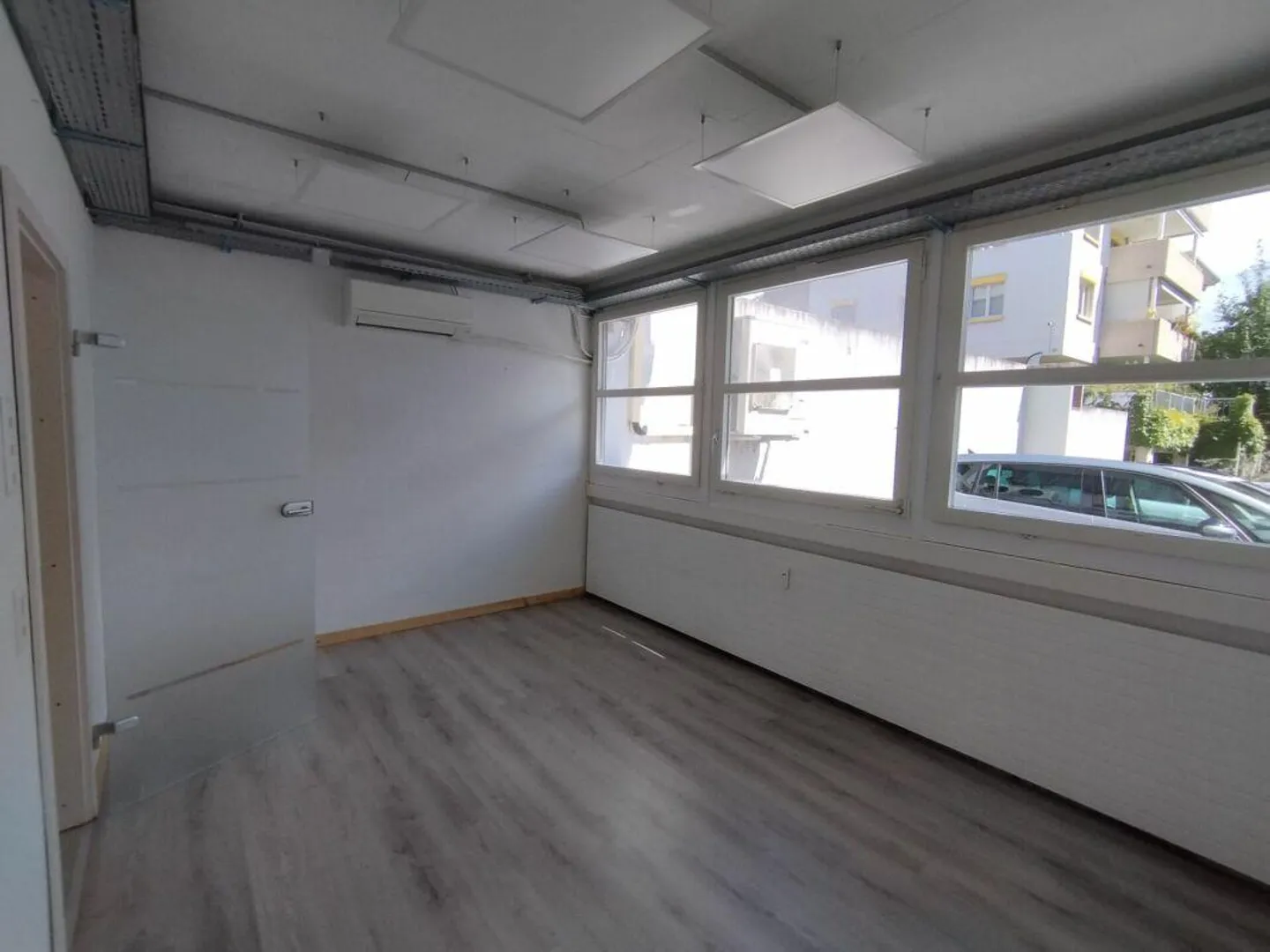 Commercial/Office/Warehouse in Binningen - Photo 13 of 17