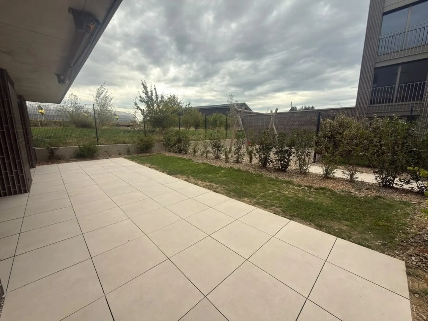Modern Apartment with Stunning Views - Photo 3 of 11