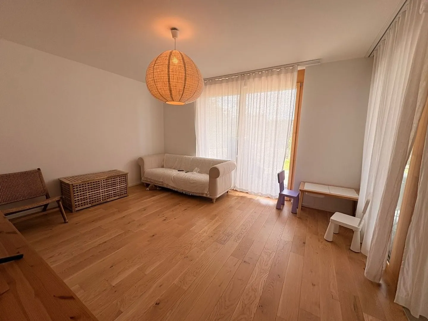 Modern Apartment with Stunning Views - Photo 6 of 11