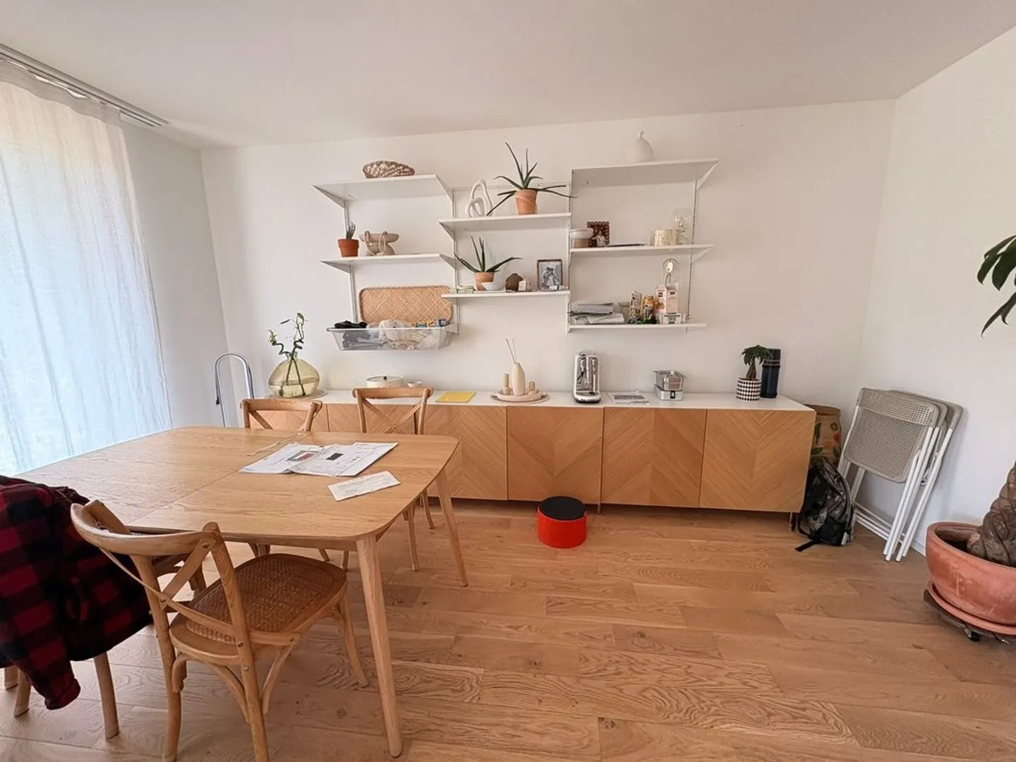 Modern Apartment with Stunning Views - Photo 7 of 11