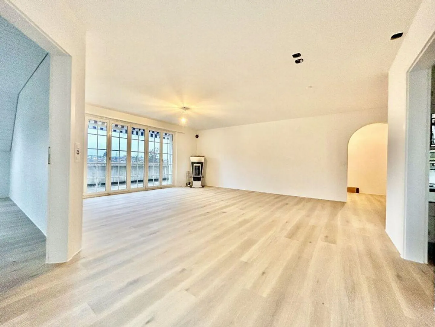 Appartamento duplex moderno di 5,5 locali in una posizione tranquilla a Möhlin - Foto 2 di 13