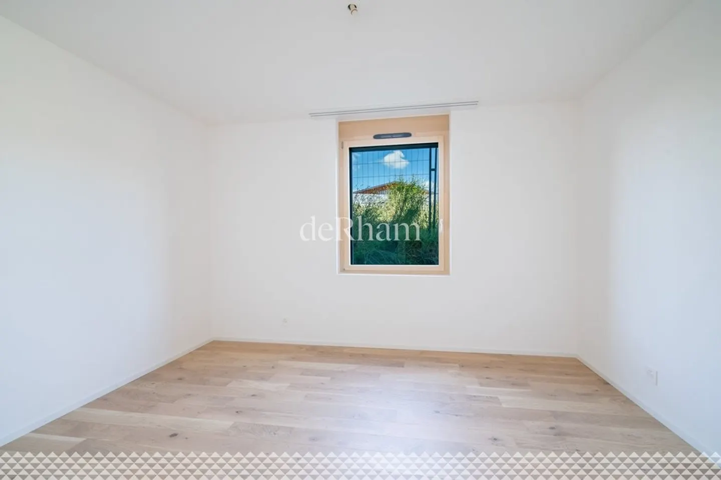 Modern Apartment with Stunning Views - Photo 9 of 11