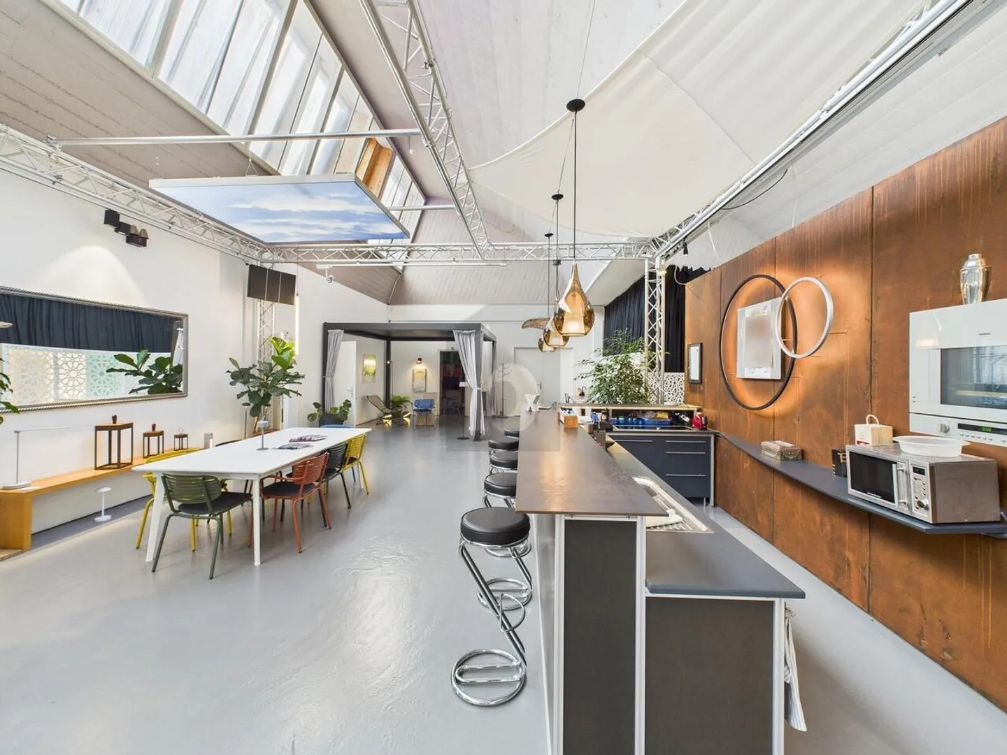 USO VERSATILE IN UN AMBIENTE CREATIVO - Foto 4 di 6