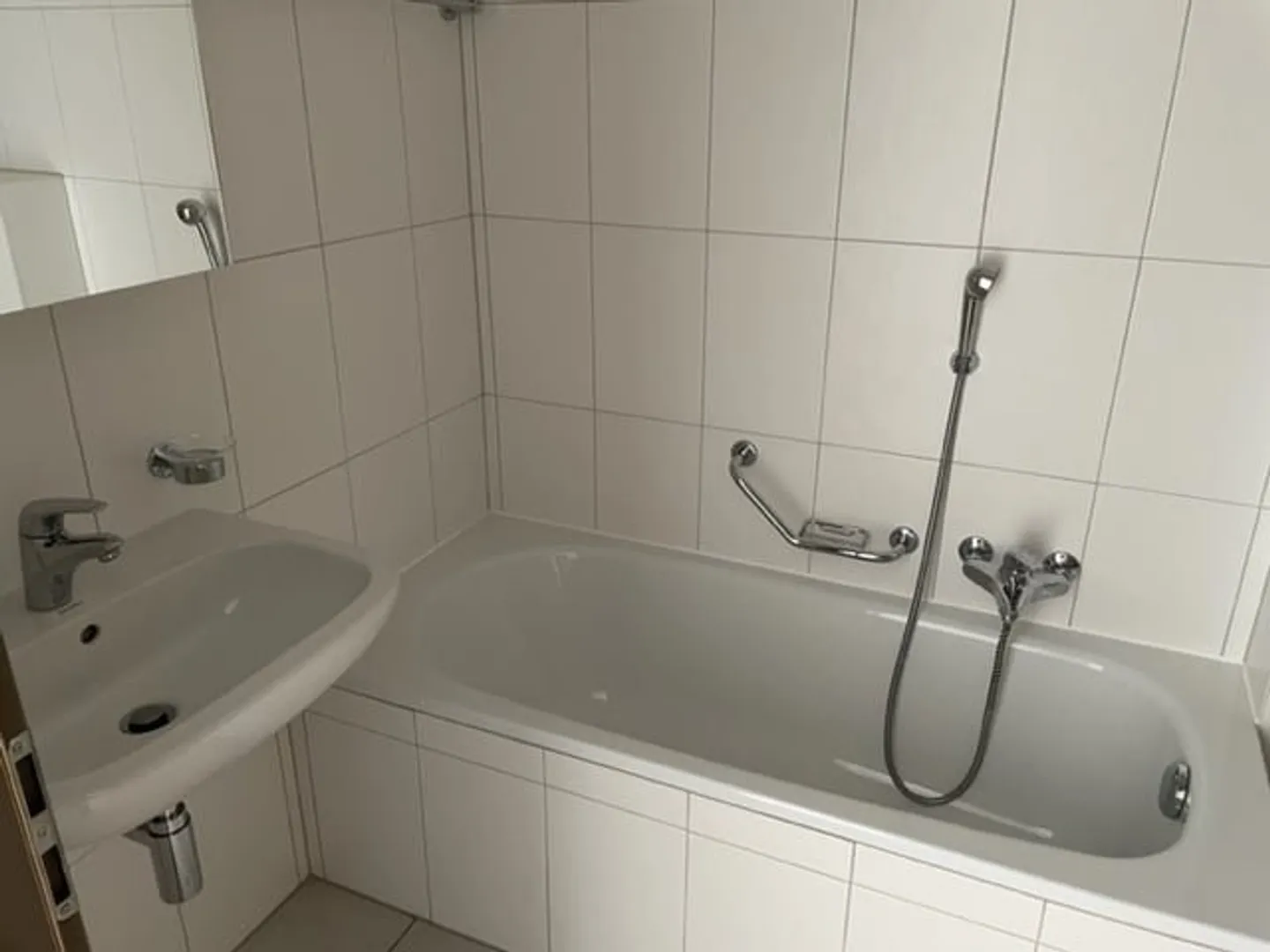 Pleasant 4.5 room apartment, quiet area - Photo 5 of 11