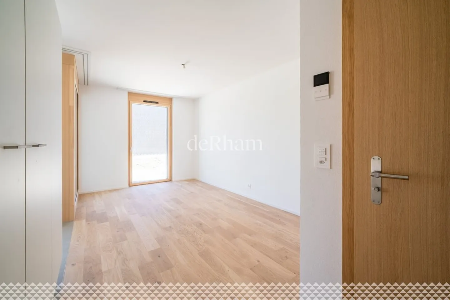 Modern Apartment with Stunning Views - Photo 10 of 11