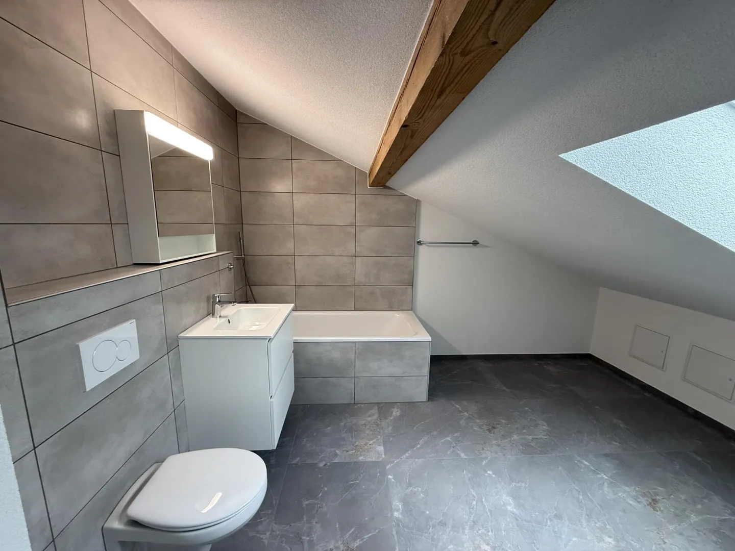 8-Zimmer-Haus - Foto 2 von 3