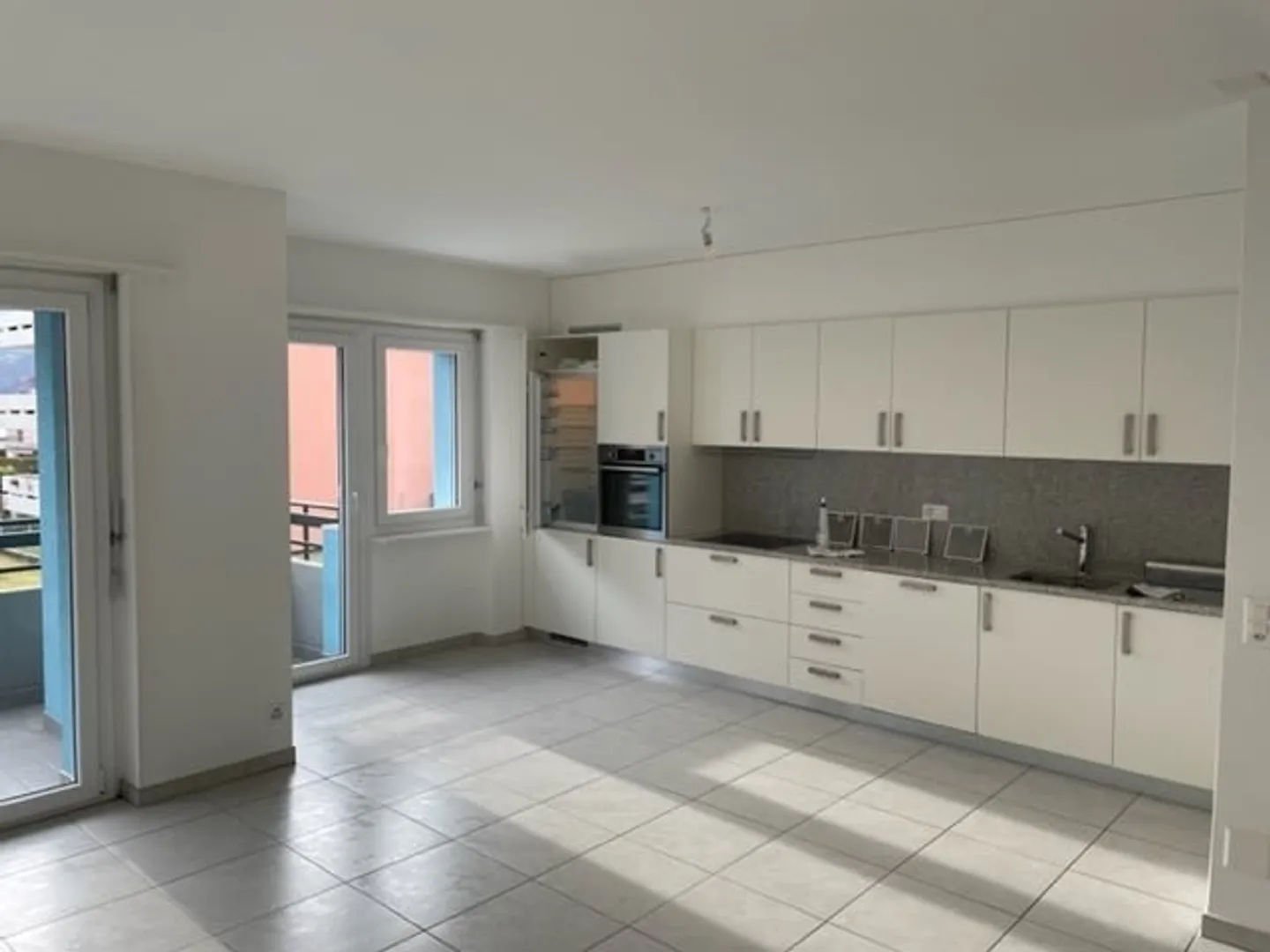 Pleasant 4.5 room apartment, quiet area - Photo 2 of 11