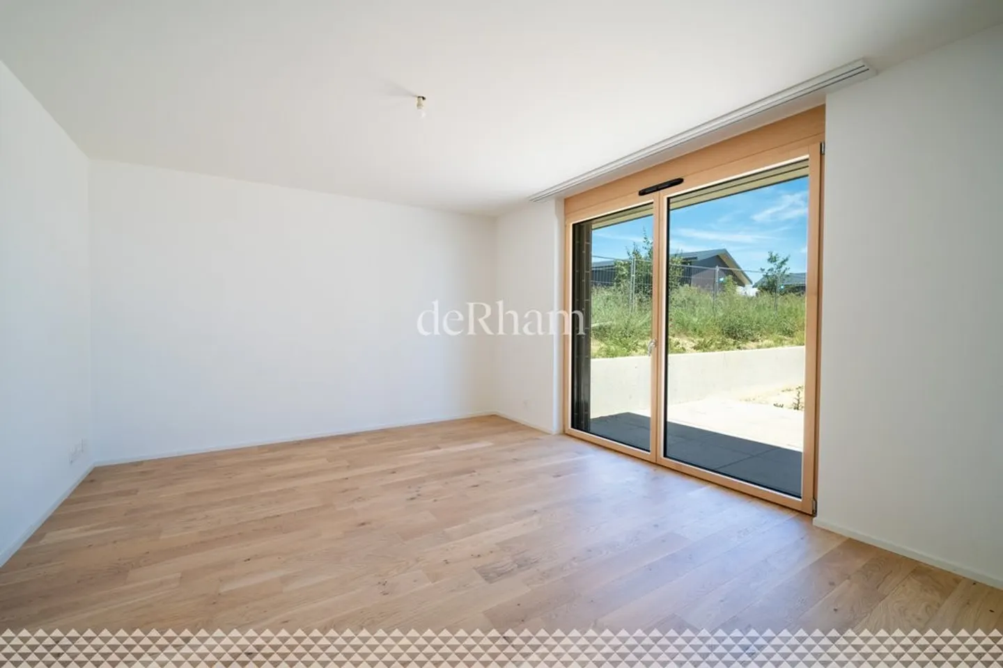Modern Apartment with Stunning Views - Photo 8 of 11